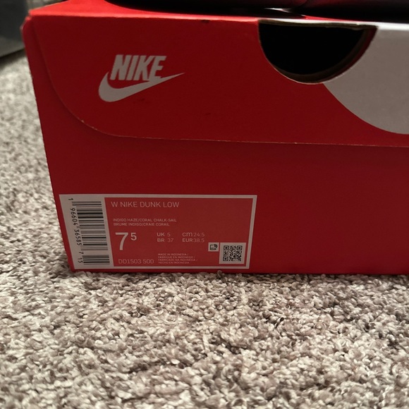 Women dunk low - Picture 3 of 8